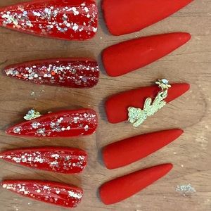 Stiletto tip press on nails with gold bottom